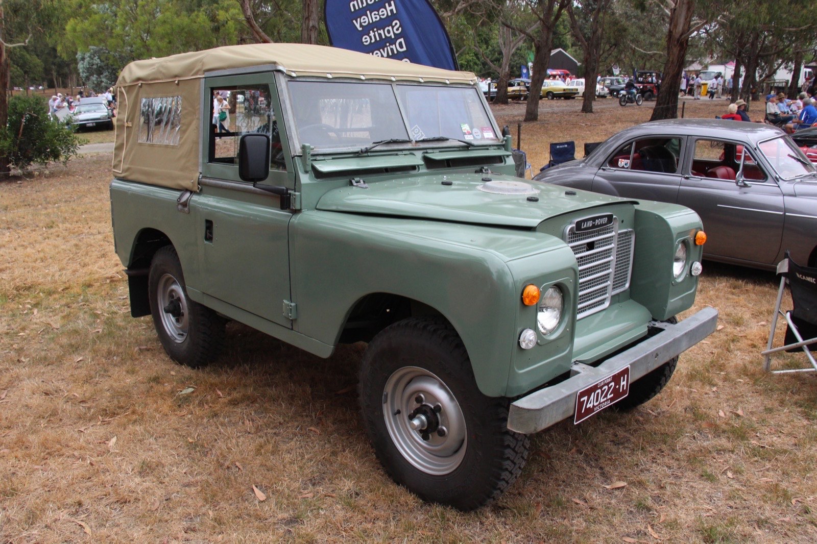 A 1976 Land Rover Series III 88 — here a soft top; the Camel Trophy cars were the station-wagon version with 2.25 diesel engines and hot-climate packs.