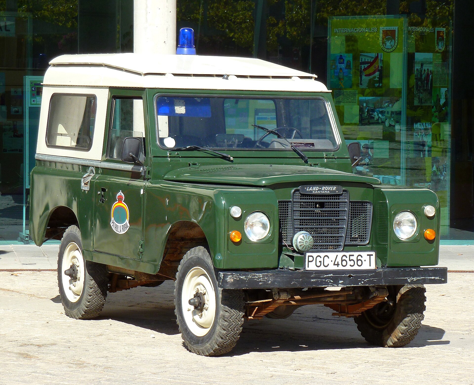 Series III Santana 6cyl Diesel — Land-Rover Santana 88 of the Spanish Guardia Civil